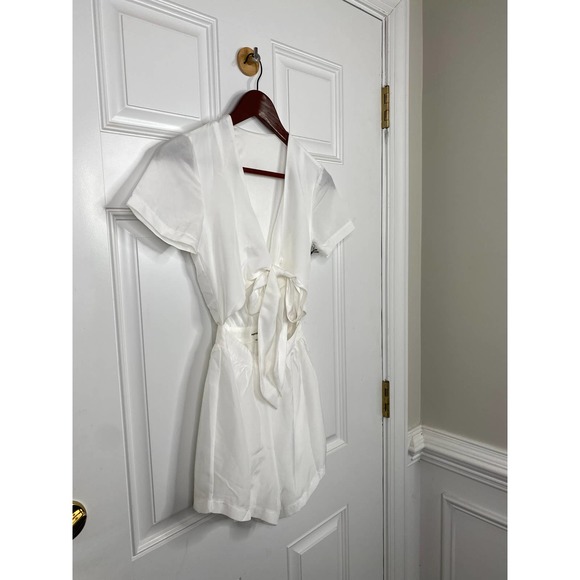 Superdown Joya Tie Front White Romper XXS NWT - Picture 3 of 7